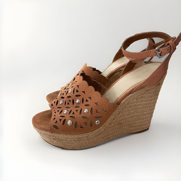 Marc Fisher Hata Wedge Espadrille Sandals Brown Suede Laser Cut Studded‎ Size 8 - Picture 1 of 5